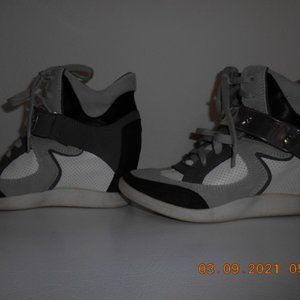 Beacon hidden heel sneakers